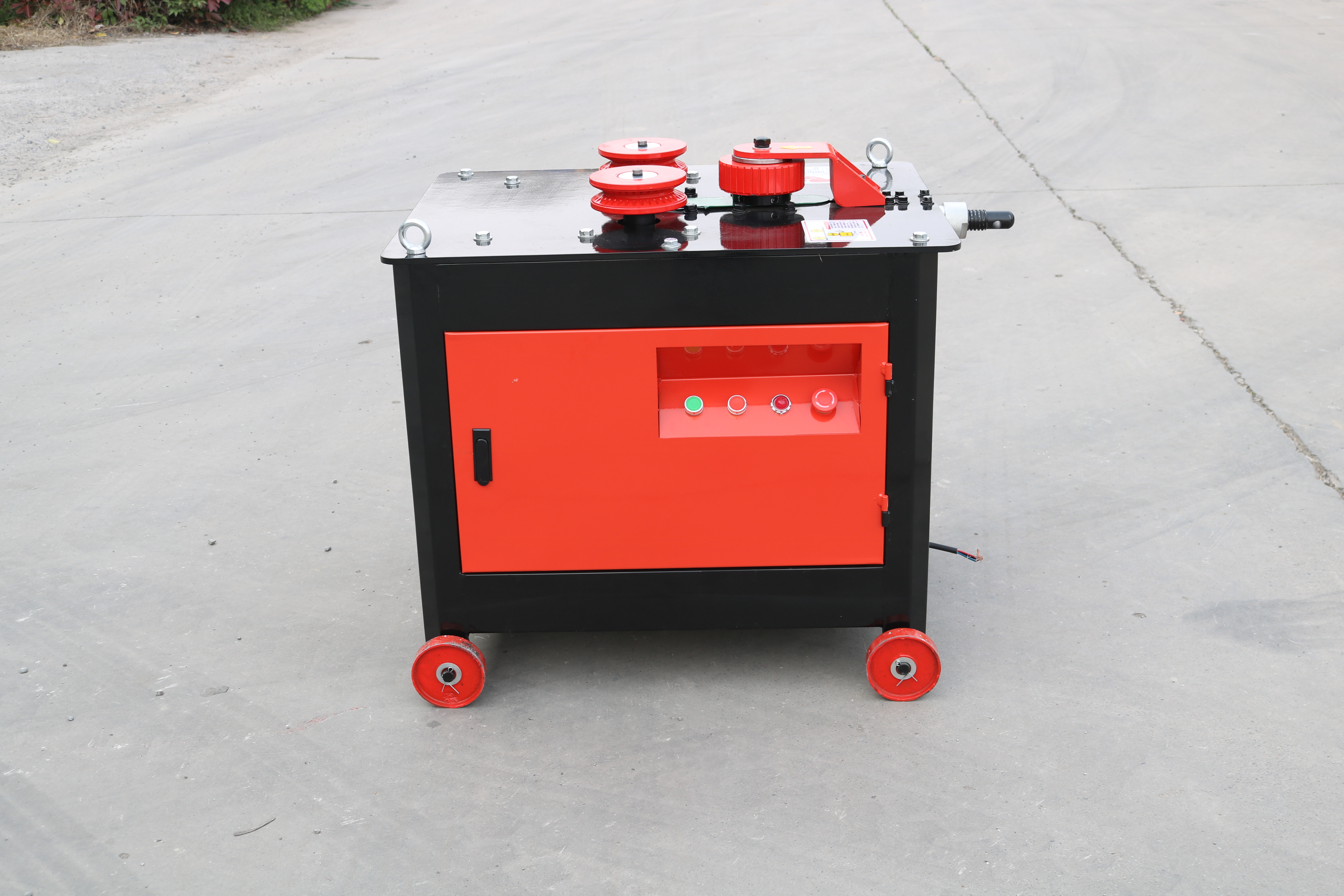 Convenient steel bar bending machine