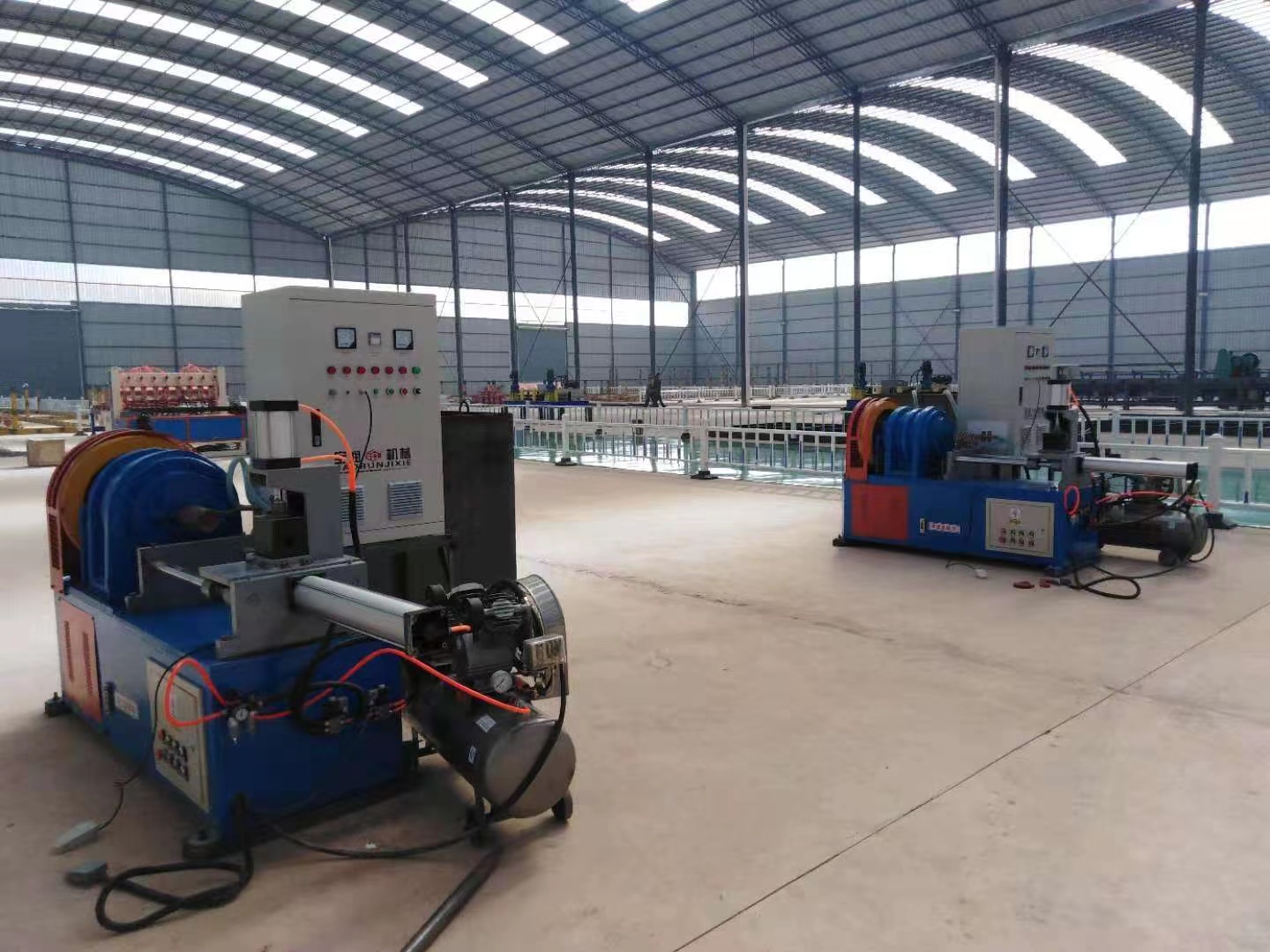 Pipe end forming machine