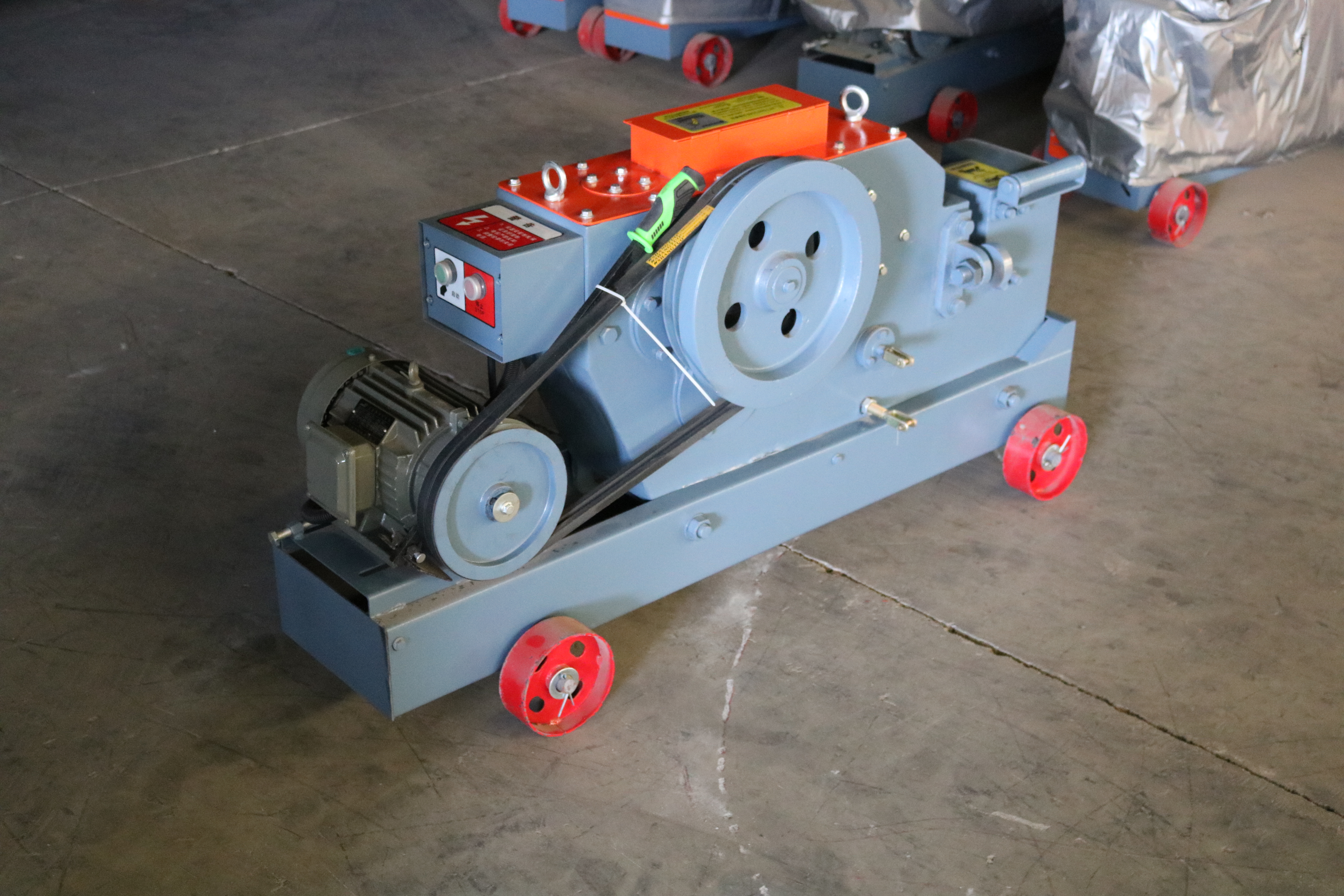 Precise rebar cutting machine